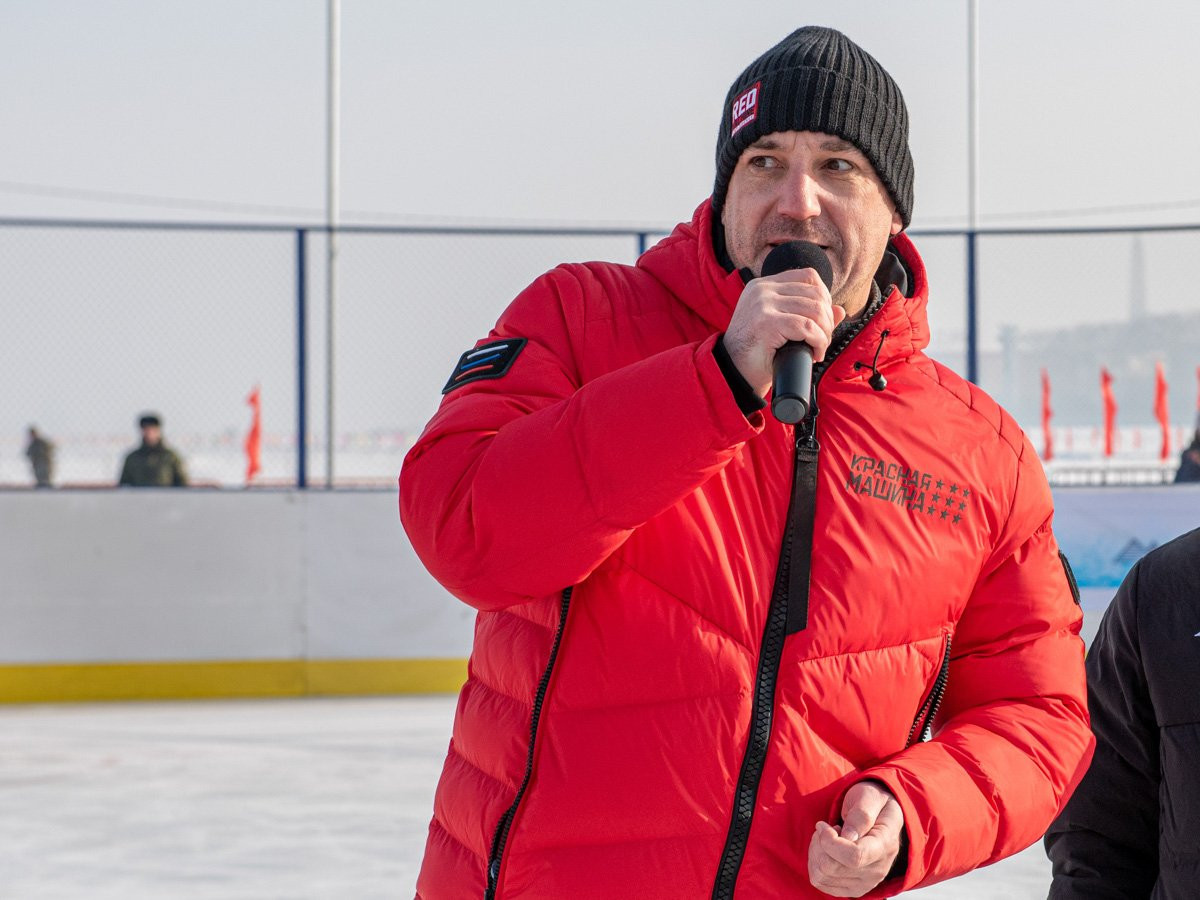 «На льду друзей нет, нужна победа»: репортаж с международного матча по хоккею на Амуре