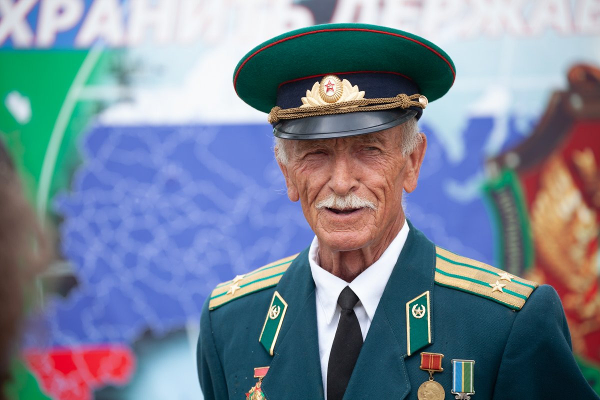 «Мы все равнялись на Никиту Карацупу»: амурчанин встречался с легендарным пограничником