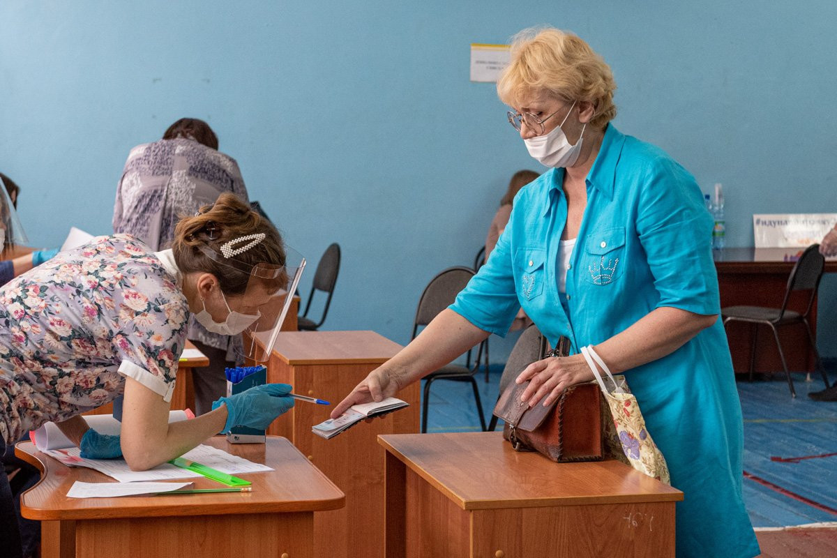 К полудню явка на участках в Амурской области достигла 49,7 процента