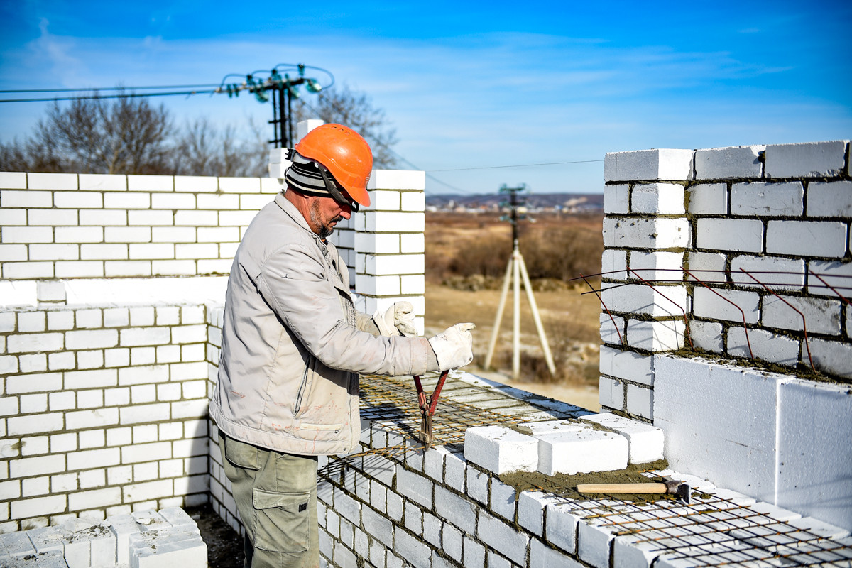 Железо по цене золота: как рост цен и нехватка стройматериалов осложняют работу строителям Приамурья
