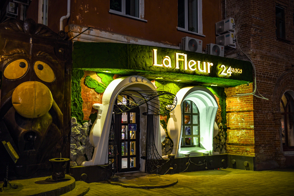 Благовещенск в огнях: новая подсветка украсила здания, парки и путепроводы (фоторепортаж)