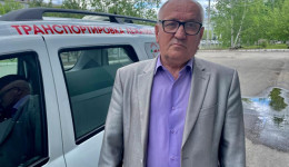 Таксист с большим сердцем: зачем амурчанин Михаил Волошин занимается перевозкой лежачих больных