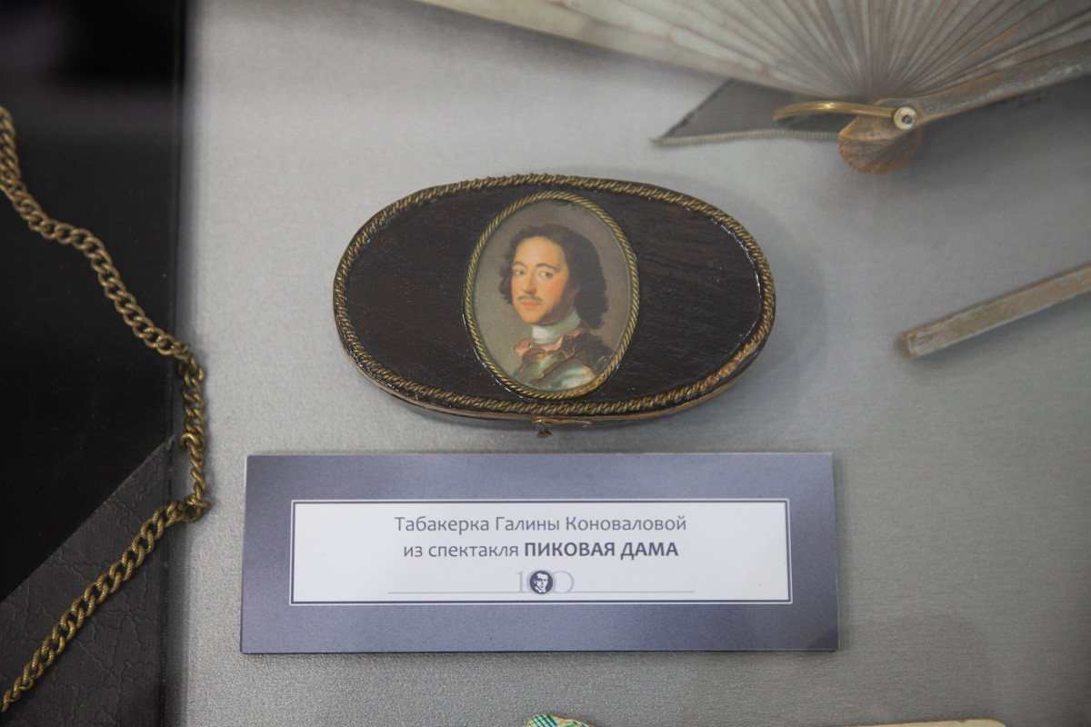 Костюмы вахтанговской сцены показали благовещенцам в областном краеведческом музее (фото, видео)