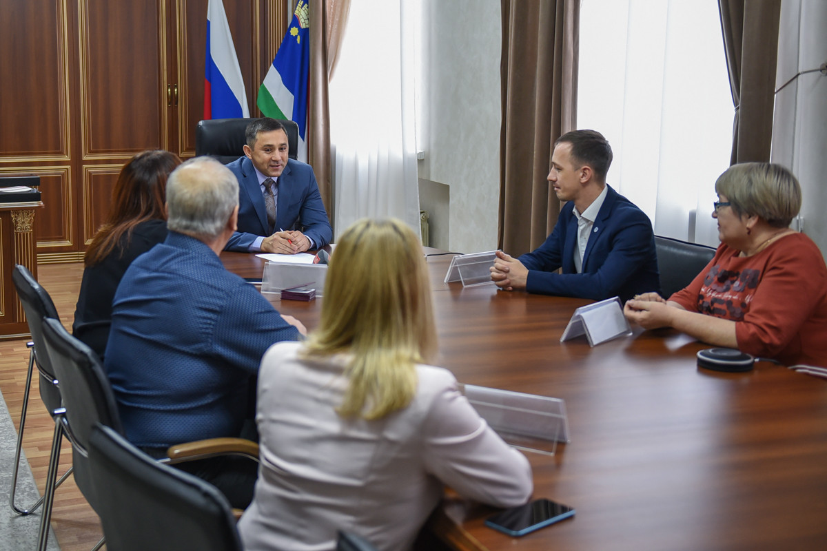 Мэр и его ледовая команда: Олег Имамеев поблагодарил создателей снежных открыток Благовещенска 