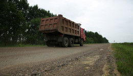 Мэр Благовещенска предложил не пускать перегруженные большегрузы на городские дороги