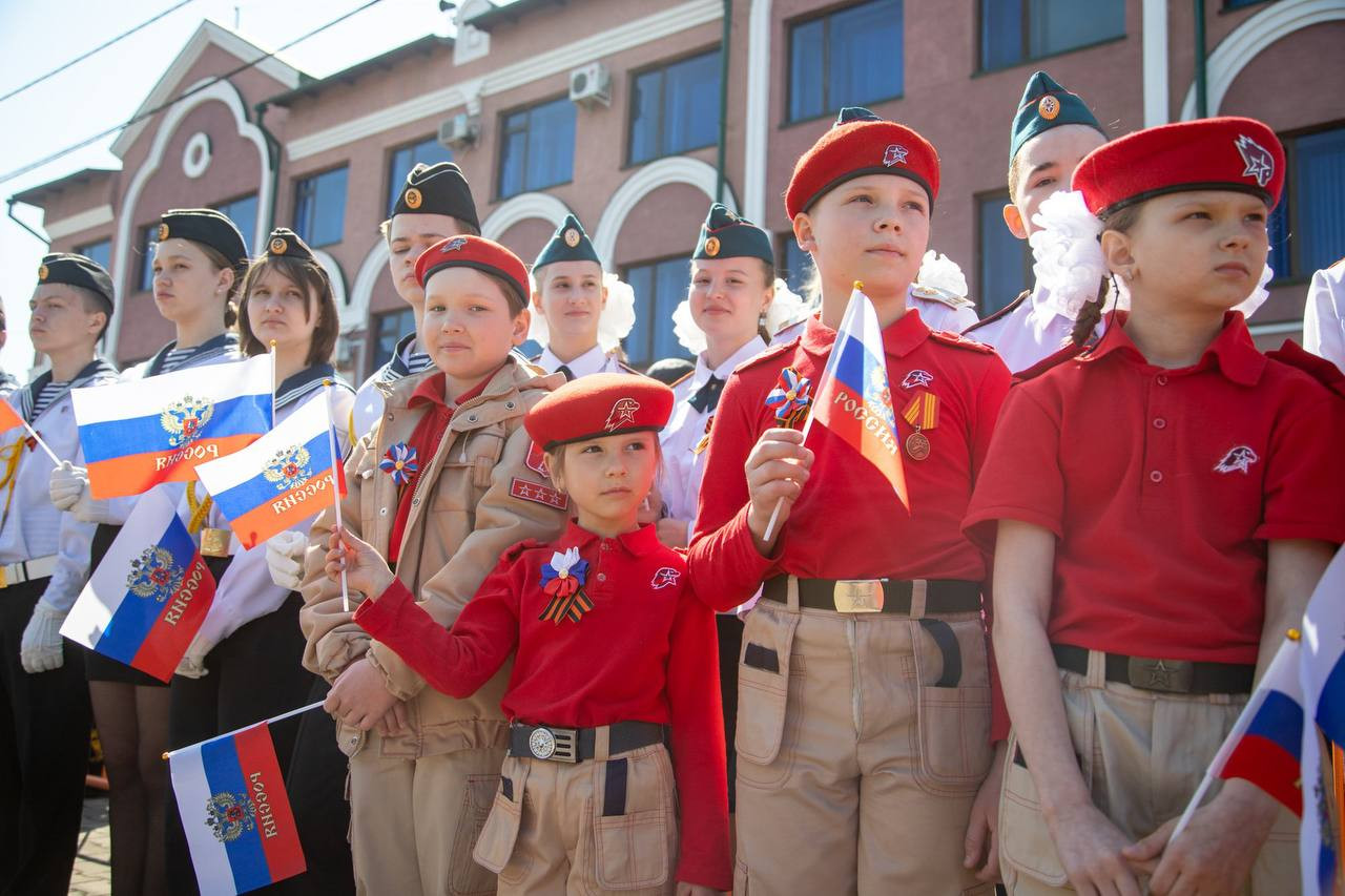 Губернатор и жители Благовещенска встретили ретропоезд «Победа» (фото и видео)