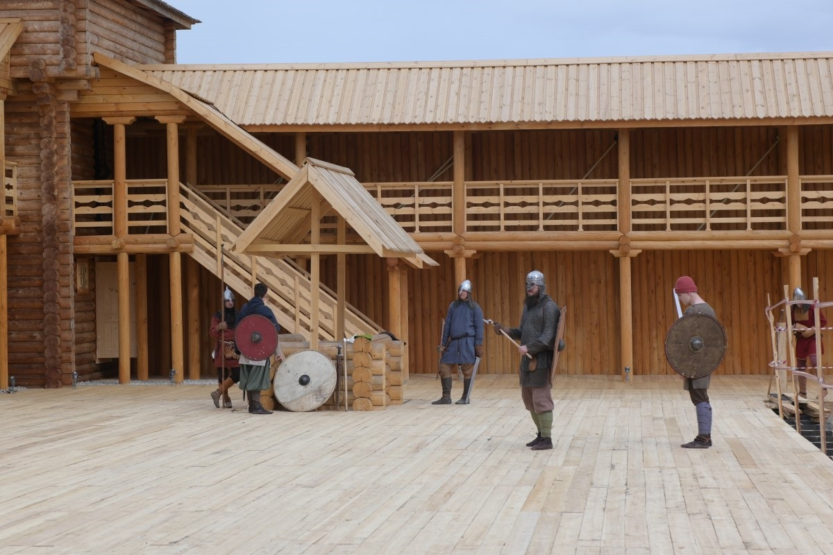 Через месяц строители завершат вторую очередь копии Албазинского острога около Благовещенска