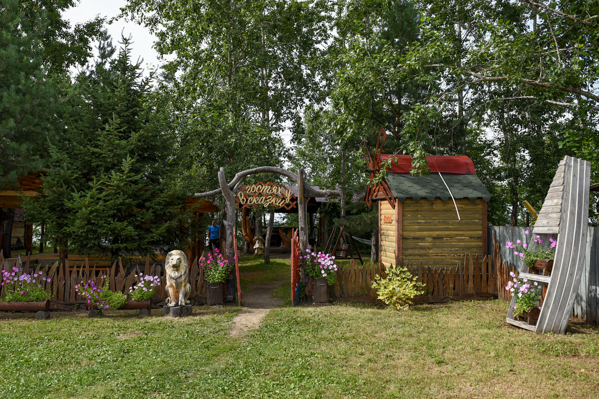 Известная в Амурской области династия столяров Кучеровых создала семейный хутор