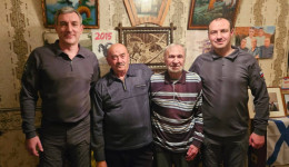 Легенда БАМа накормил амурского губернатора и мэра Тынды фирменными голубцами