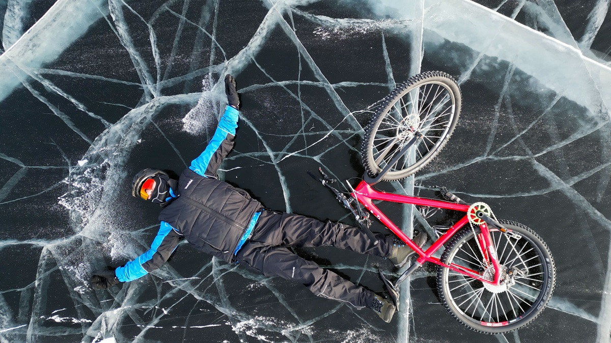 Испытание  льдом: амурские велосипедисты преодолели 75 километров по Зейскому водохранилищу (фото)