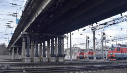 Закрыт для грузовиков: путепроводу через Транссиб в Белогорске требуется срочный ремонт