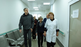 Больница в Новобурейском обрела «лицо»: Василий Орлов проверил, как идет ремонт в учреждении