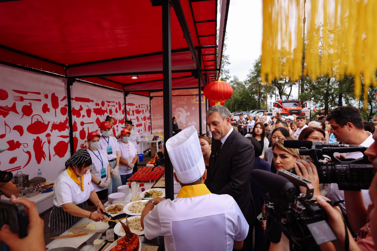 Кто на Амуре всех вкуснее: на гастрофестивале «Берега вкуса» амурчан кормят, удивляют и развлекают
