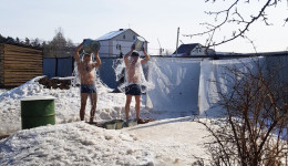 Как программа «12 шагов» помогает зависимым амурчанам подняться со дна