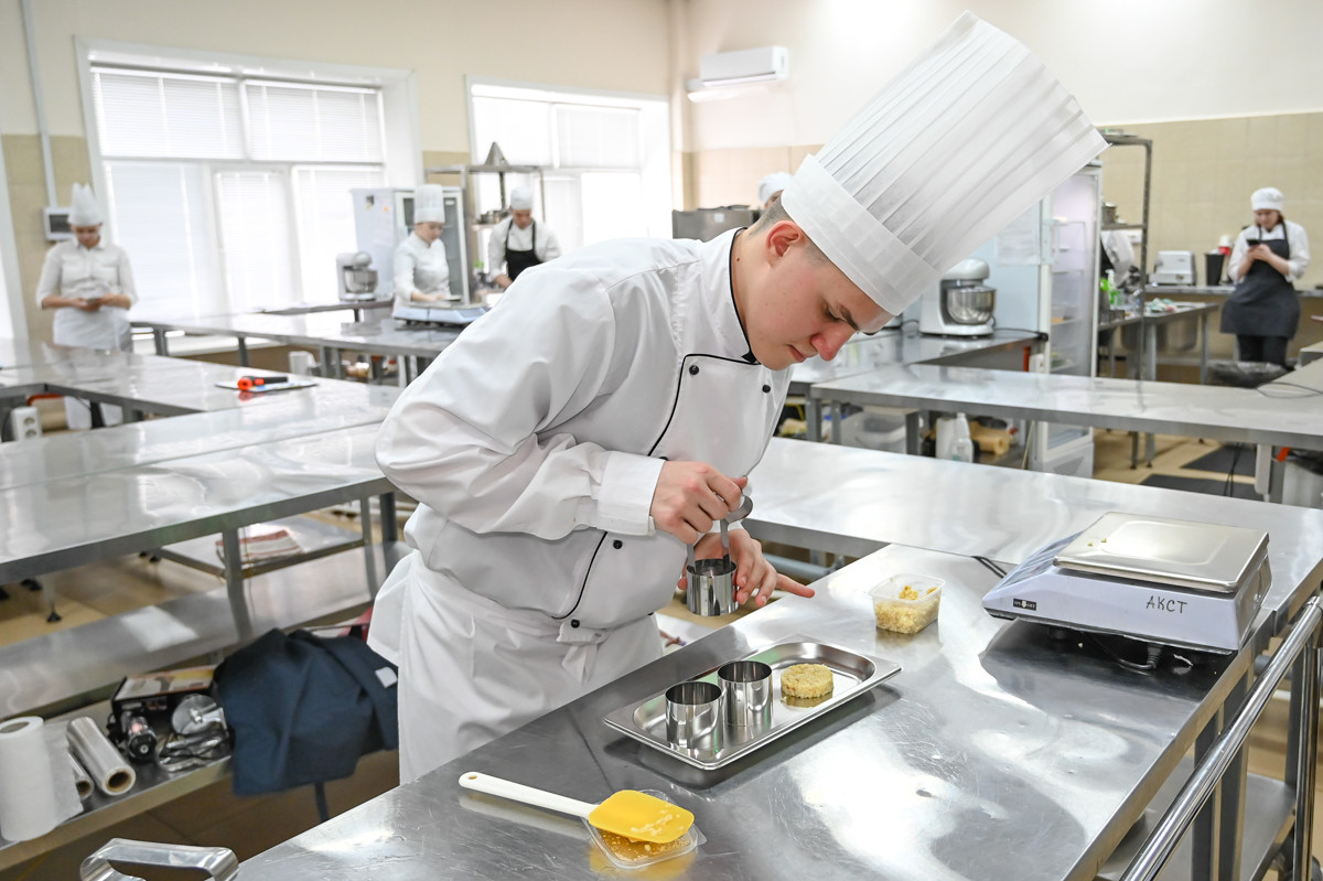 Слепая дегустация для чемпиона: как в Приамурье проходил чемпионат среди будущих поваров