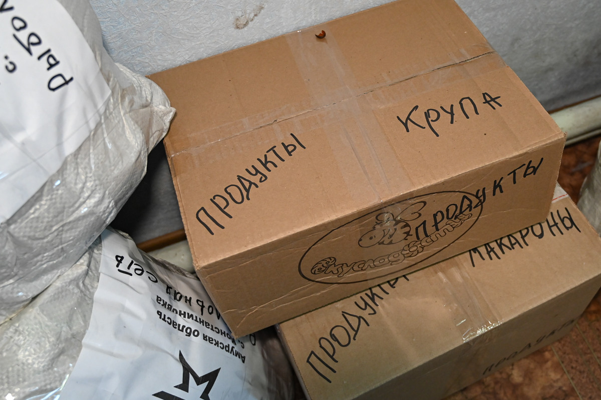 «Бойцы нас хвалят»: в Константиновке плетут сети, отливают хвойные свечи и передают молитвы-обереги