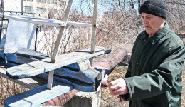 Амурский Кулибин получает подарки от автозавода «Урал» и запускает в огороде самолет (фото)