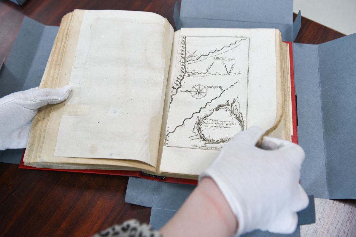 Что скрывает отдел редких книг Амурской научной библиотеки, и зачем сотрудникам белые перчатки