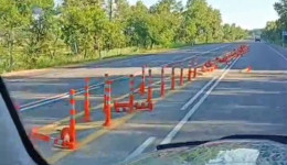 Это не кегли: амурских водителей попросили не сбивать делиниаторы на трассе Благовещенск — Свободный