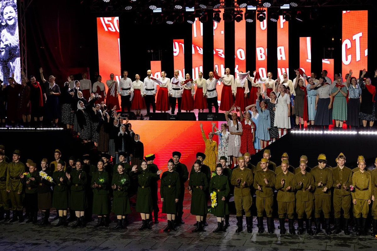 Гала-концерт «Салют Победы» на набережной Благовещенска собрал более 300 амурских артистов