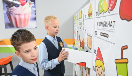 Еда в один клик: кто изобрел и как работает первый в Благовещенске школьный едомат