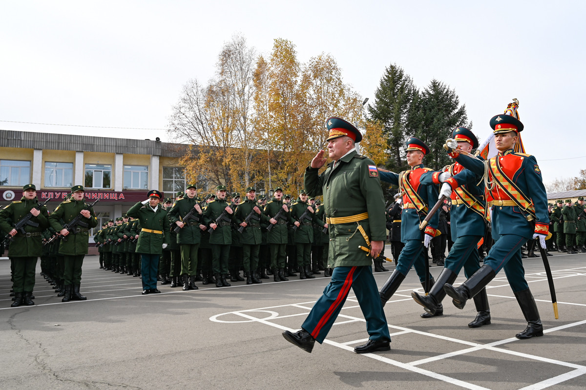 Георгиевская лента на боевом знамени: ДВОКУ получило почетное звание «гвардейское»