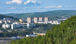 Игровая зона и спортивные тренажеры: в Тынде благоустроили территорию, которую выбрали горожане