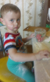 "Пирожкиляп" Максим в муке)