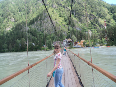 Подвесной мост через Катунь.