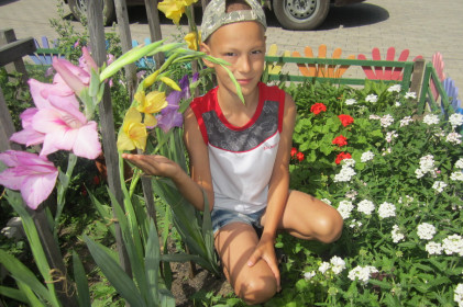 В цветах лучше,чем в малине.