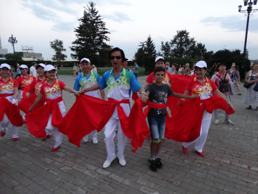 Танцуем везде и всегда.