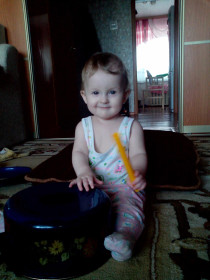 Музыкант может играть на всем)))