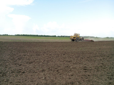Дискование земель в КФХ "Лабиринт" село Калинино.