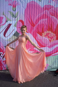 Карымова Антонина - выпускница МБОУ СОШ с. Невер, 2017 год