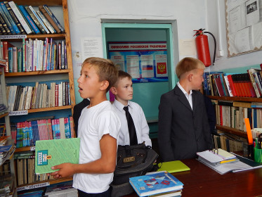 1 сентября. За учебниками.