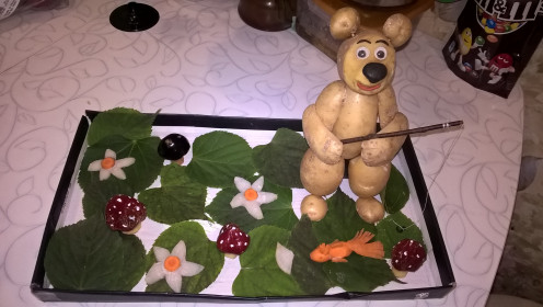 Мишка рыболов