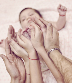 На фото наша растущая семья и все благодаря любви.