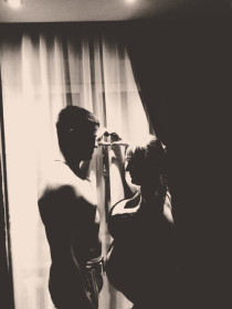 Мы ждём от любви невероятного чуда)