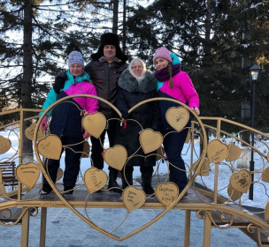 Наша семья - бабушка, папа, мама и я, где царят взаимопонимание и любовь❤️