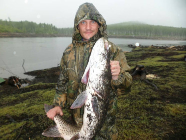 Такую щуку можно только двумя руками удержать.