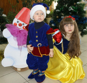 Белоснежка и один из её гномов