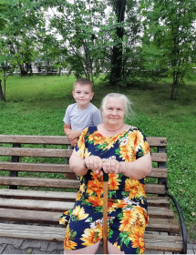 Бабушка с правнуком