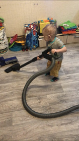 Максим – маленький помощник!