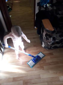 Без помощи маме не справиться