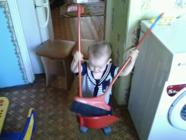 Опять намусорили, а мне убирай