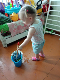 Маленькая помошница