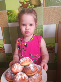 Мамина помощница и кексы