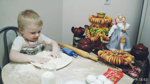 Юный поварёнок