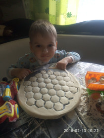 Сеня делает пельмени