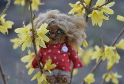 Весенний привет домовенка Кузи